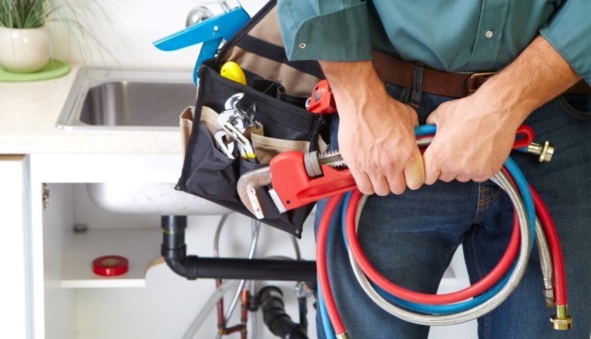 Plumber-holding-red-and-blue-pipe-34760090